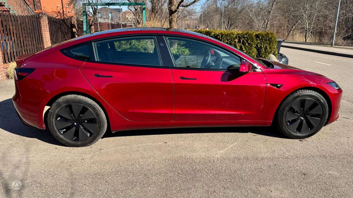 Tesla Model 3 - 3