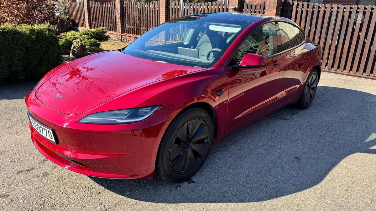 Tesla Model 3 - 5