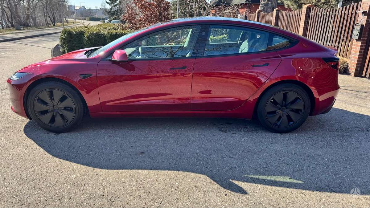 Tesla Model 3 - 6