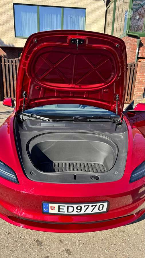 Tesla Model 3 - 8