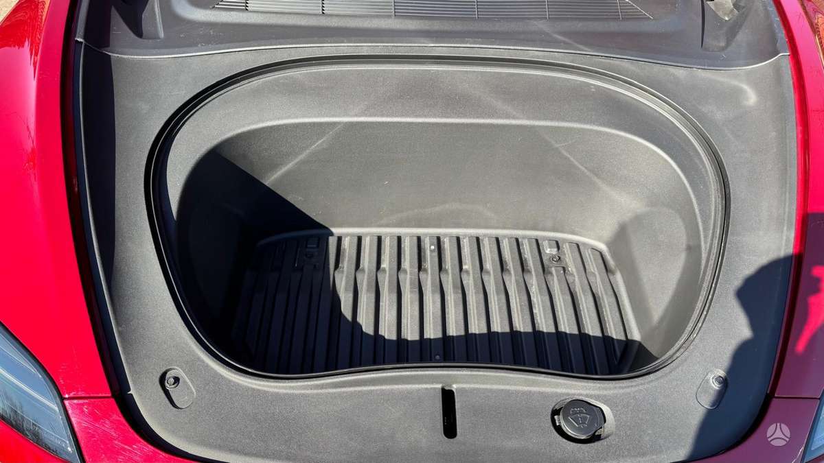 Tesla Model 3 - 9