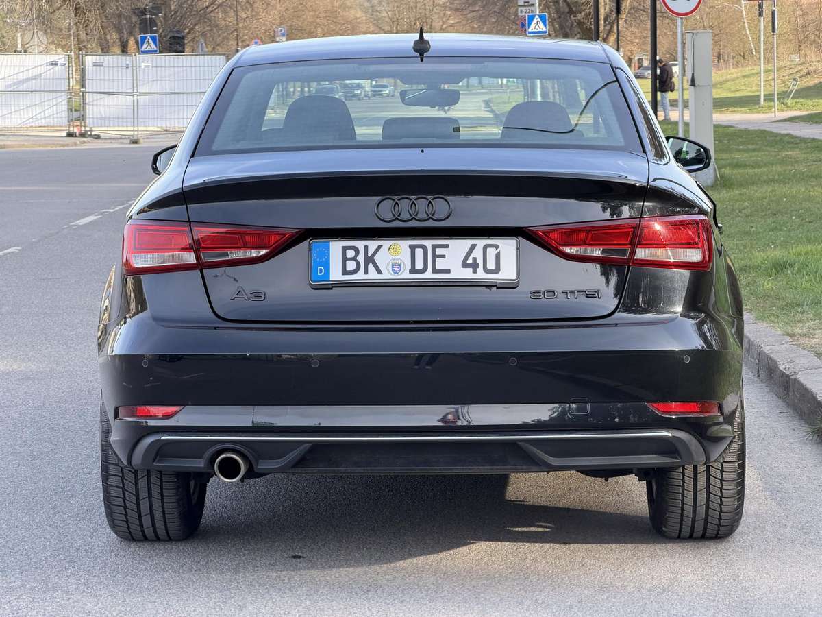 Audi A3, 1.0 l., Седан