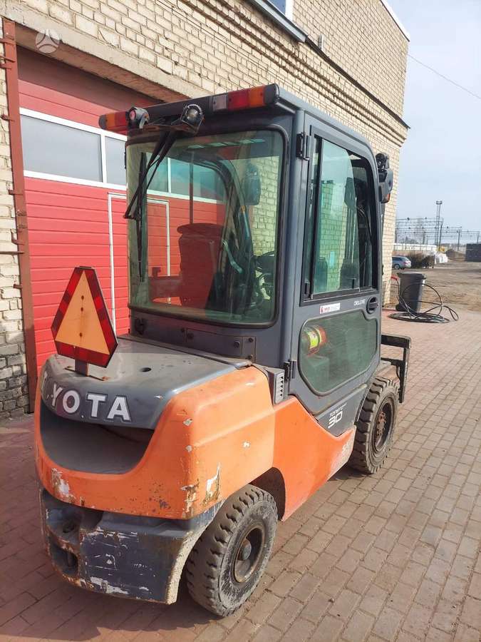 Toyota 06-8FD30F, вилочные погрузчики