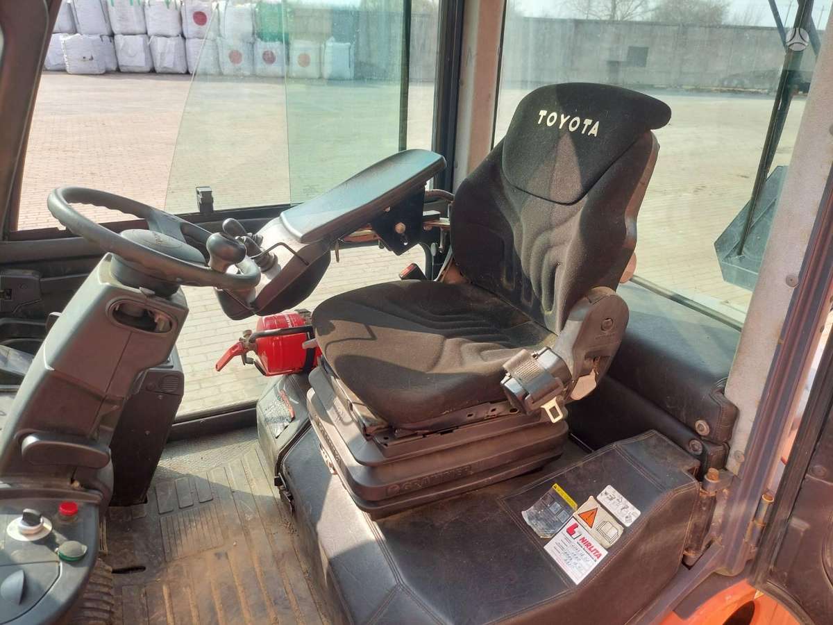Toyota 06-8FD30F, вилочные погрузчики