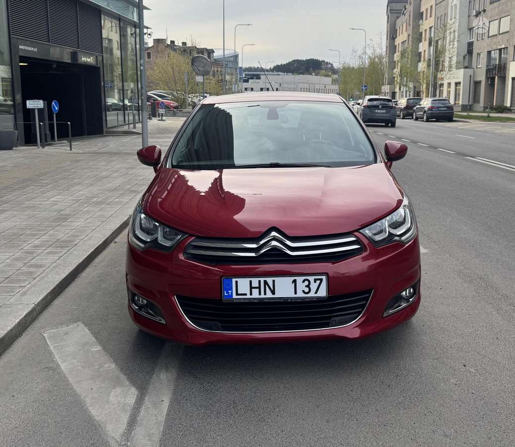 Citroen C4, 1.2 l., hatchback