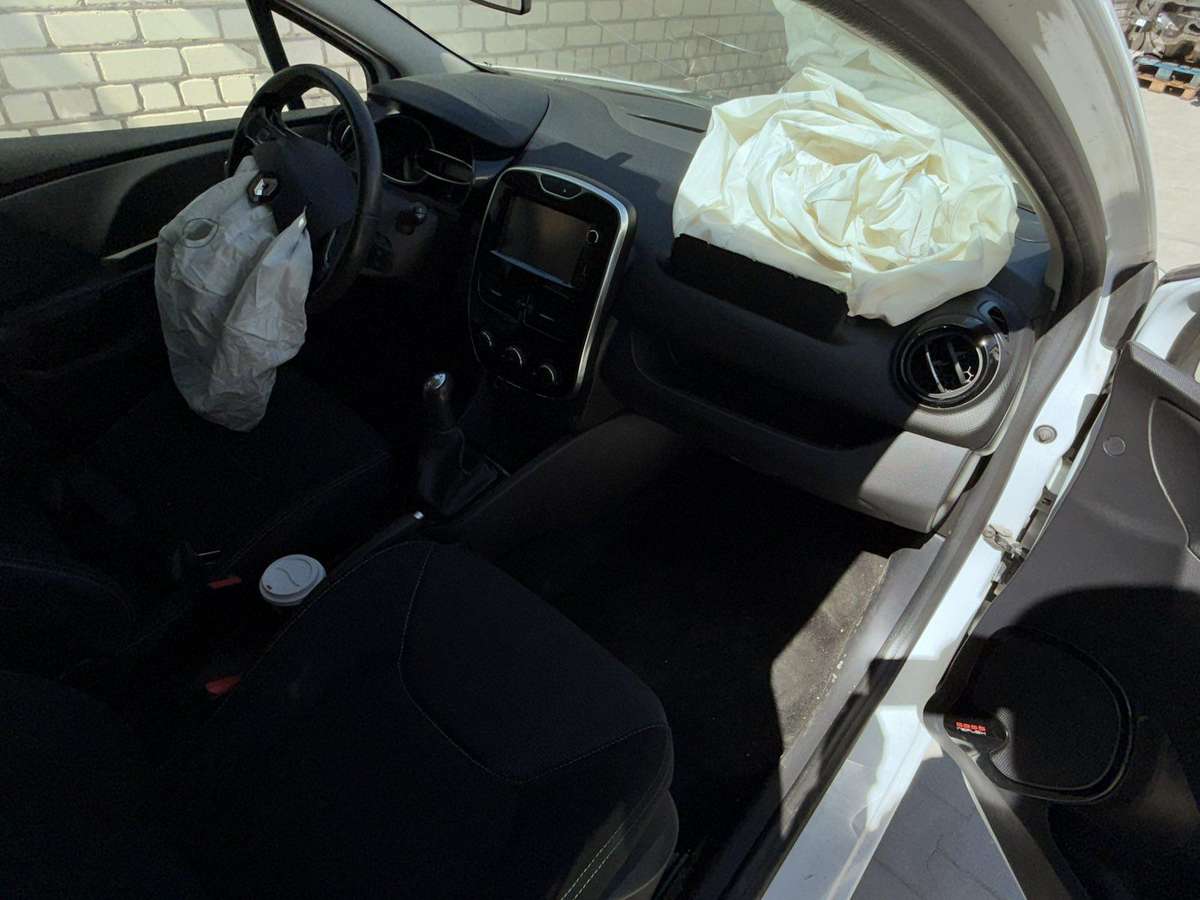 Renault Clio по частям. Spalvos kodas dv369
