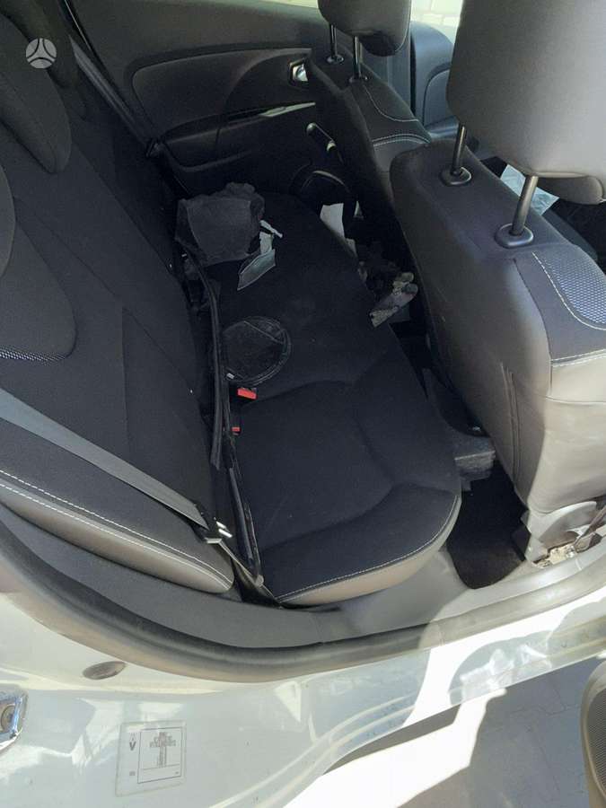 Renault Clio по частям. Spalvos kodas dv369