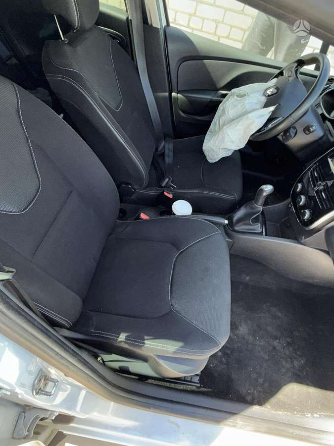 Renault Clio по частям. Spalvos kodas dv369