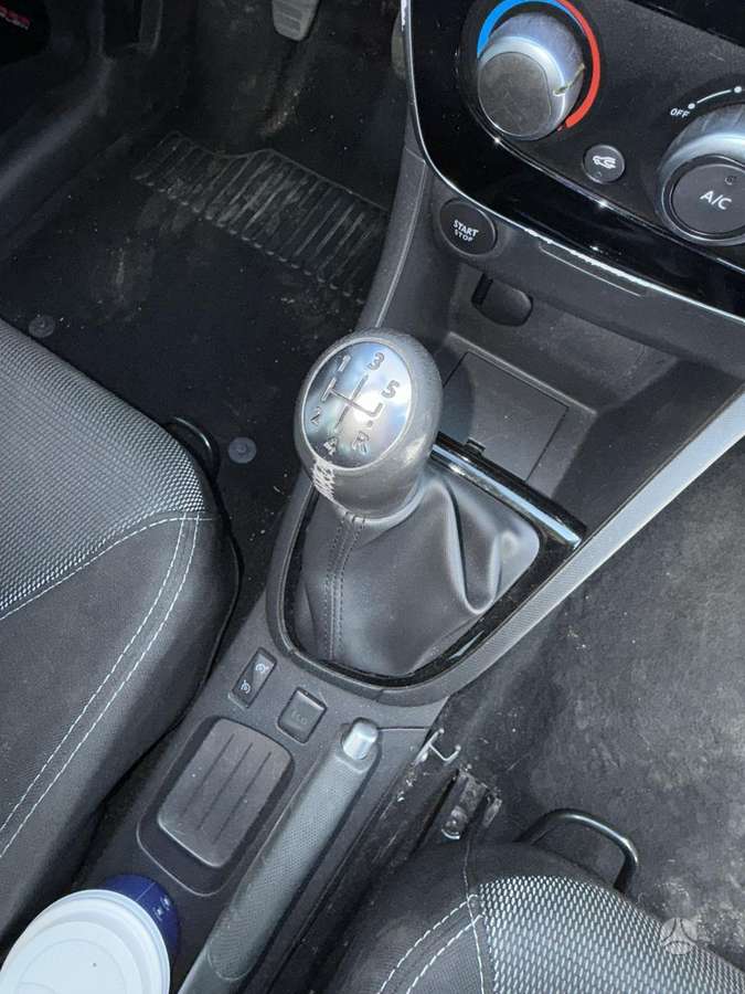 Renault Clio по частям. Spalvos kodas dv369