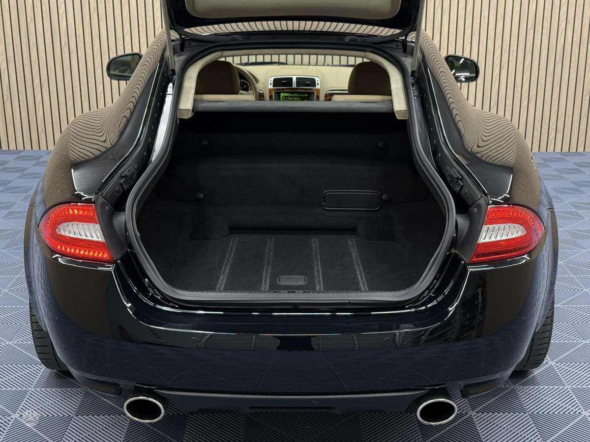 Jaguar XK, 5.0 l., coupe