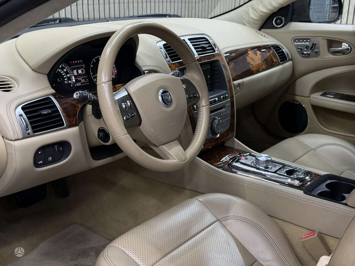 Jaguar XK, 5.0 l., coupe