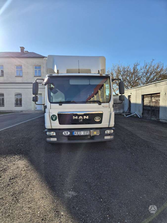 MAN TGL12.250, box trucks / box vans