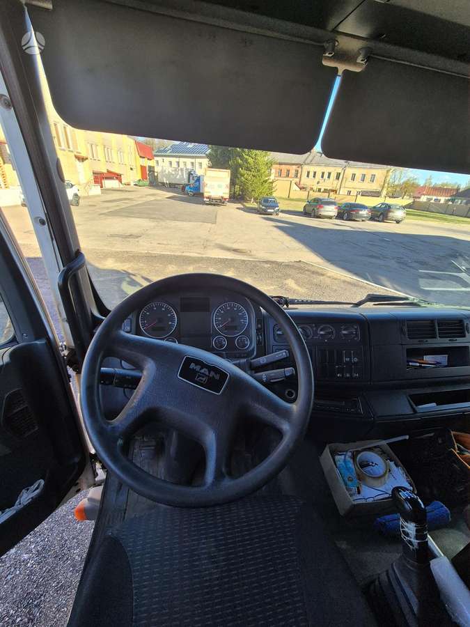 MAN TGL12.250, box trucks / box vans
