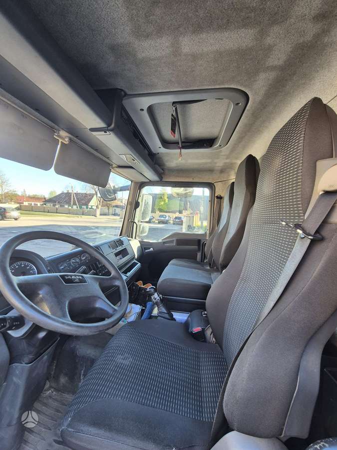 MAN TGL12.250, box trucks / box vans