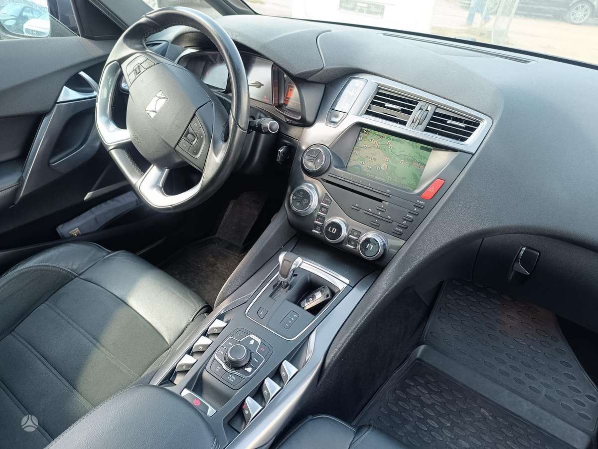 Citroen DS5, 1.6 l., hatchback