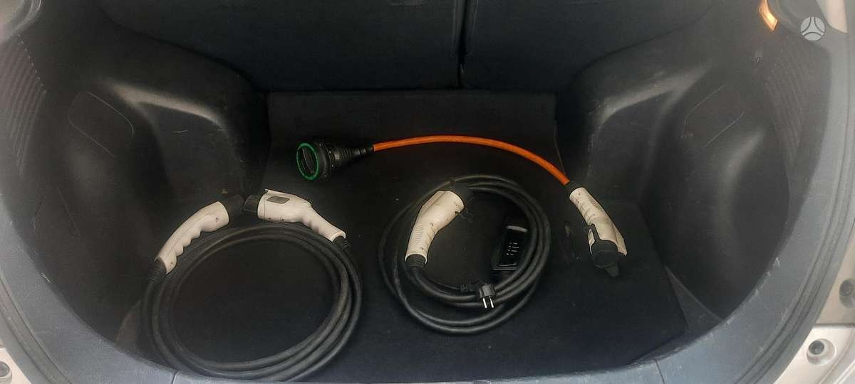 Nissan Leaf, 24 кВт·ч, Хэтчбек