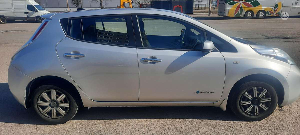 Nissan Leaf, 24 кВт·ч, Хэтчбек