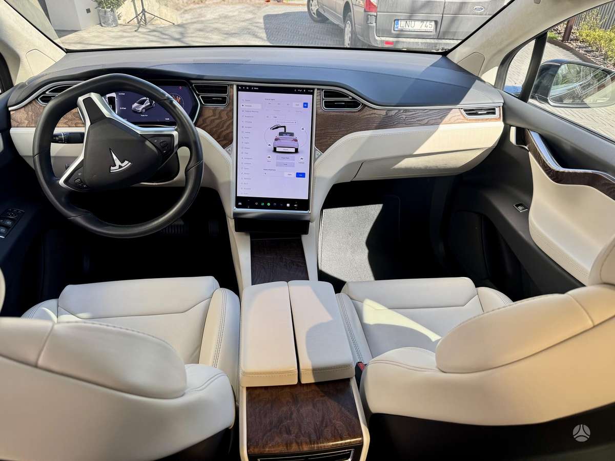Tesla Model X - 2