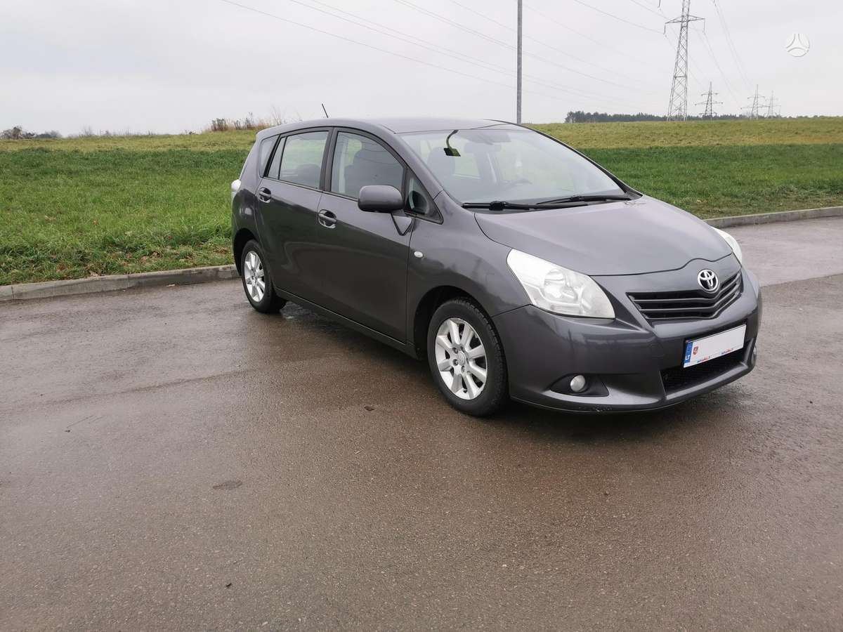 Toyota Verso, 2.0 l., mpv / minivan