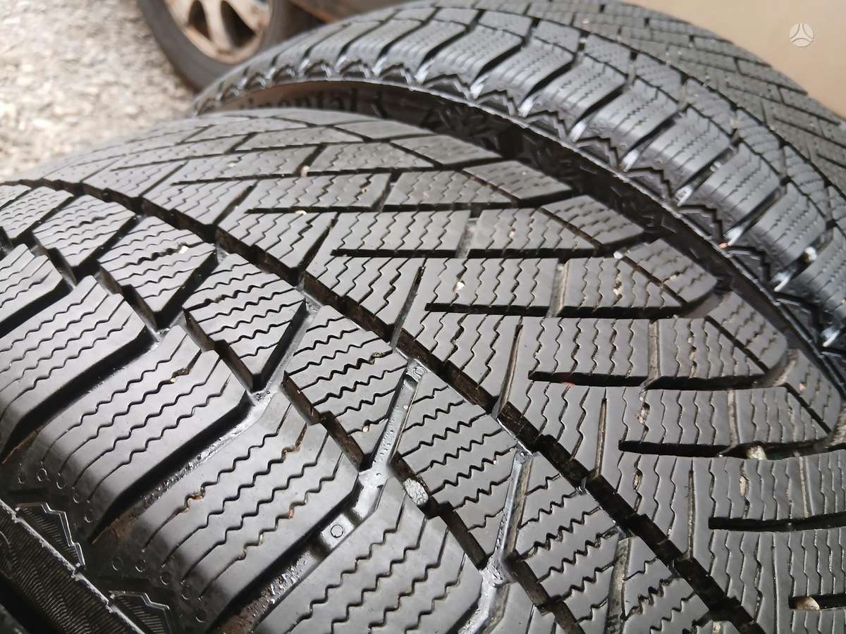Continental, всесезонные 225/45 R19