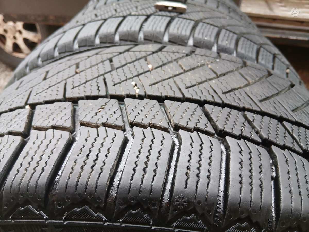 Continental, всесезонные 225/45 R19