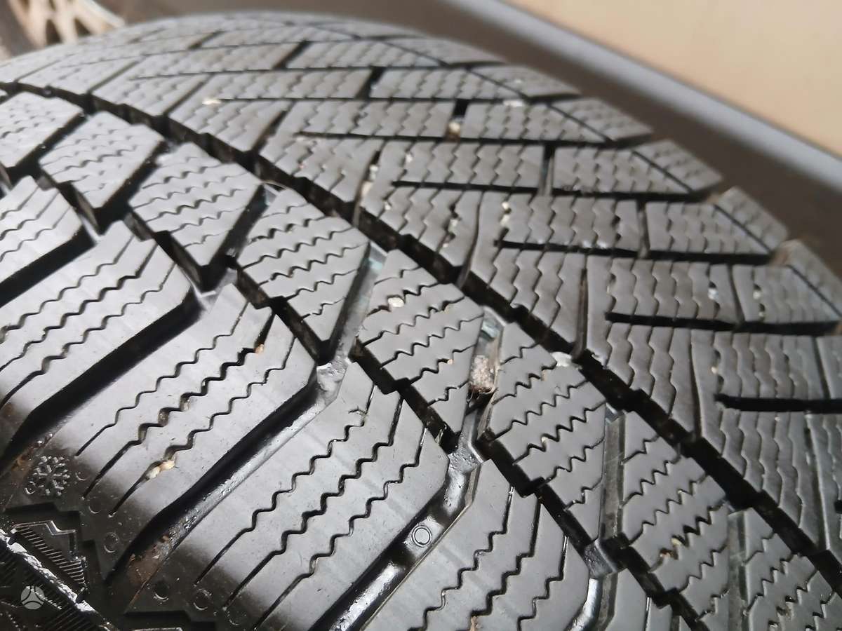 Continental, всесезонные 225/45 R19