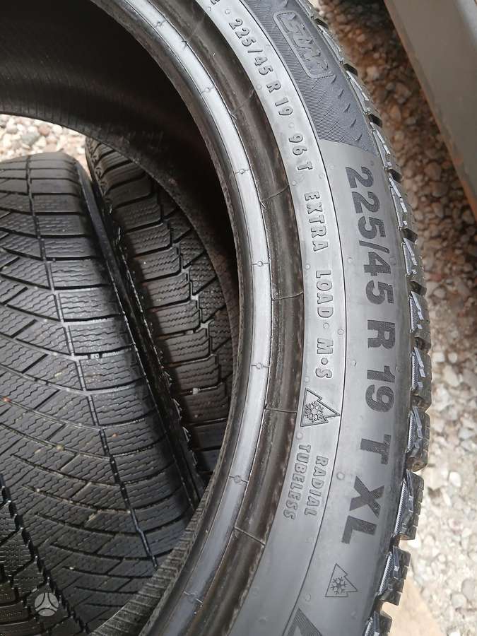 Continental, всесезонные 225/45 R19