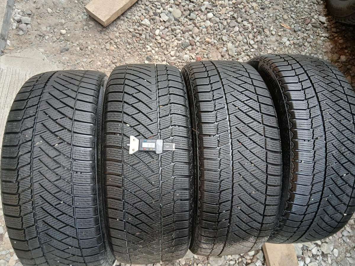 Continental, всесезонные 225/45 R19