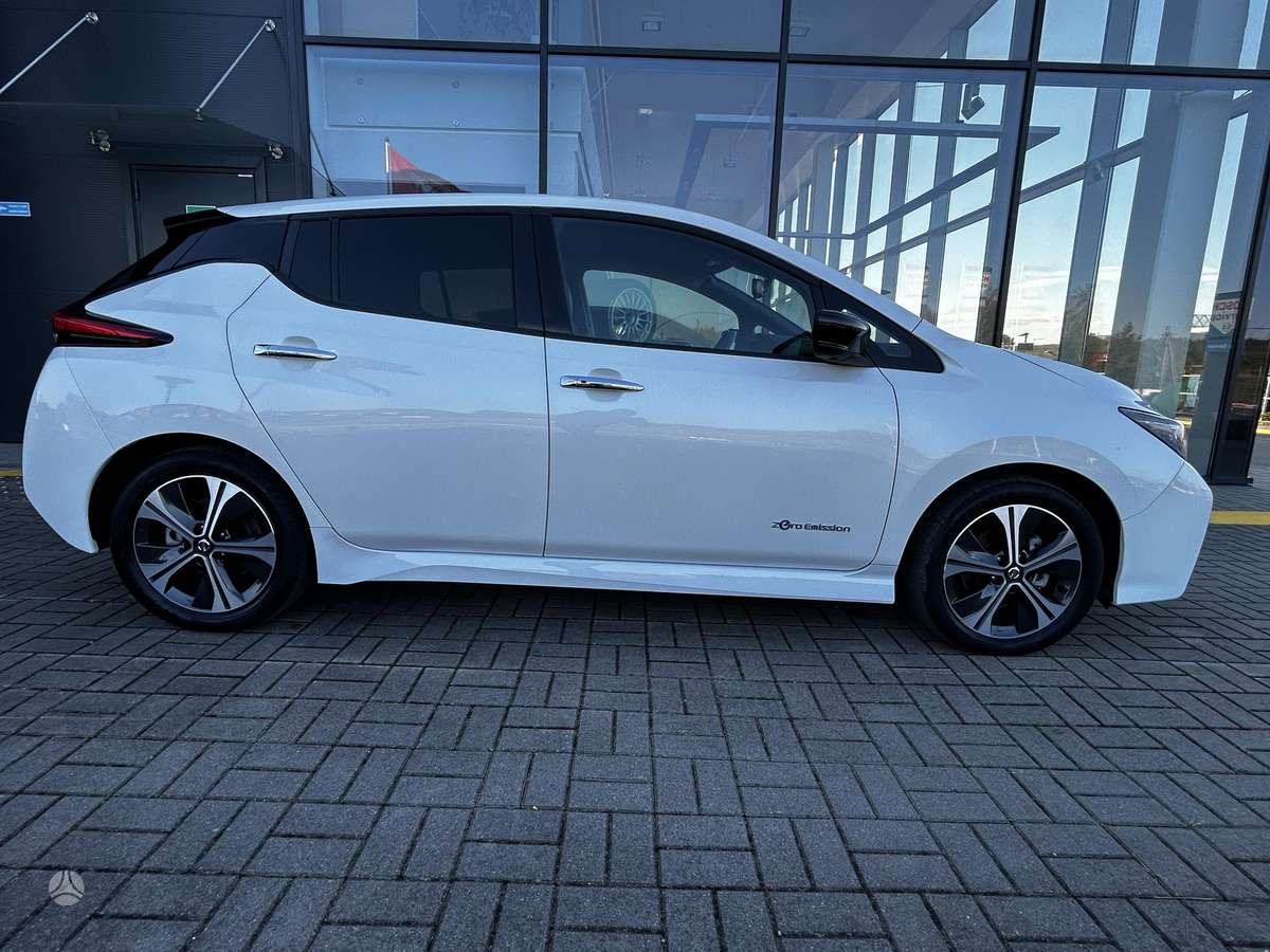 Nissan Leaf, 40 kWh, hatchback