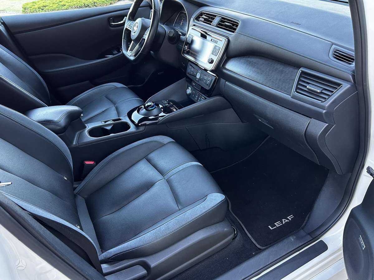 Nissan Leaf, 40 kWh, hatchback