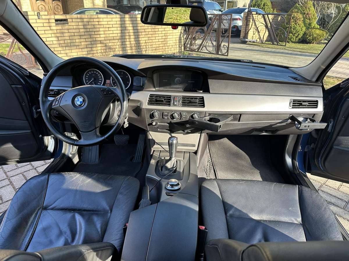 BMW 525, 2.5 l., Седан