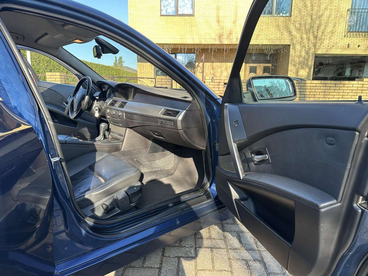 BMW 525, 2.5 l., Седан