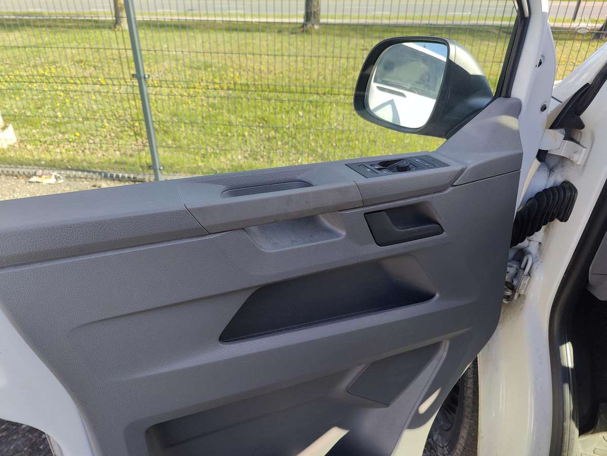 Volkswagen Transporter - 11