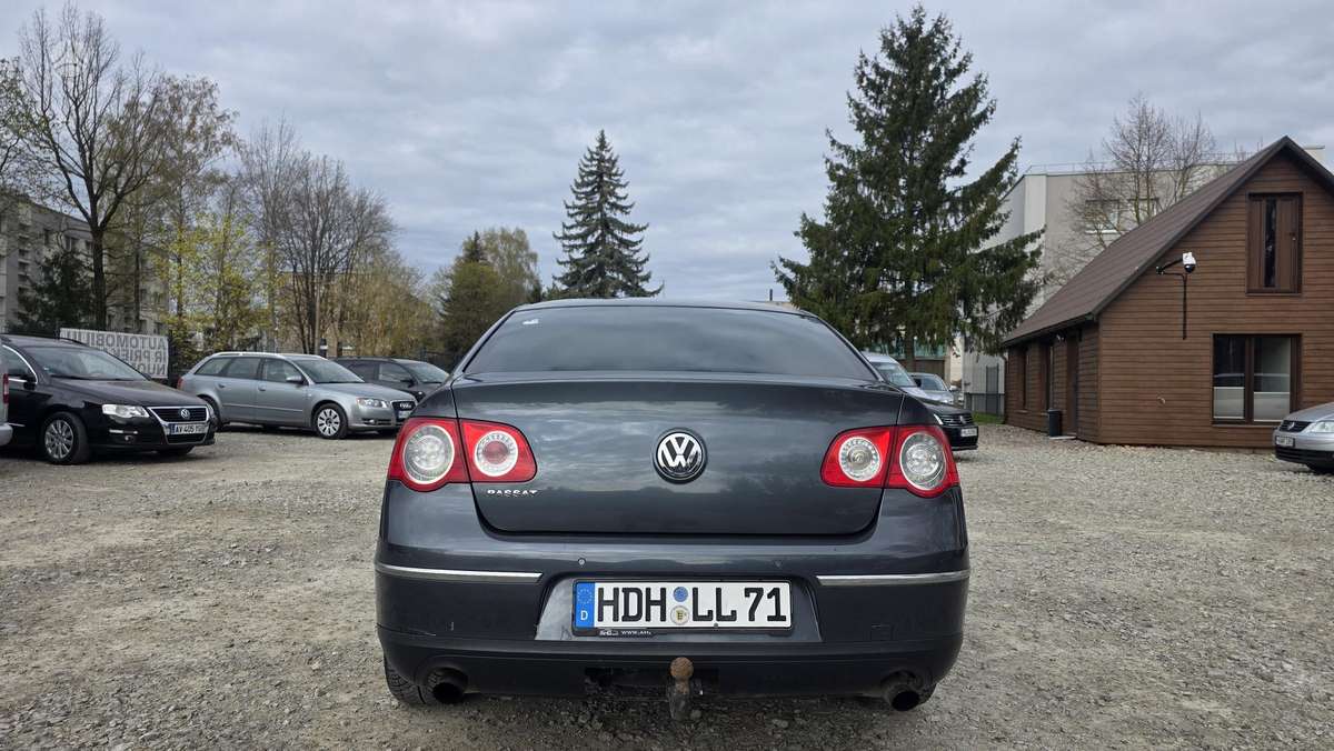 Volkswagen Passat - 4
