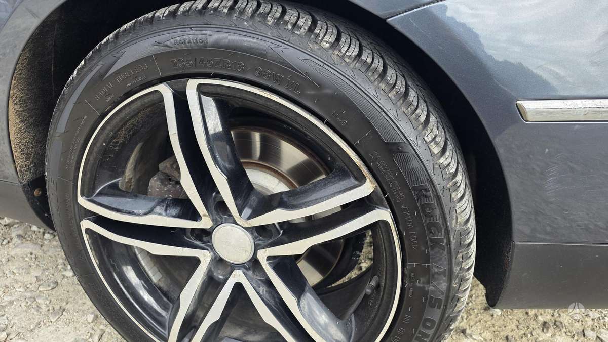 Volkswagen Passat - 12