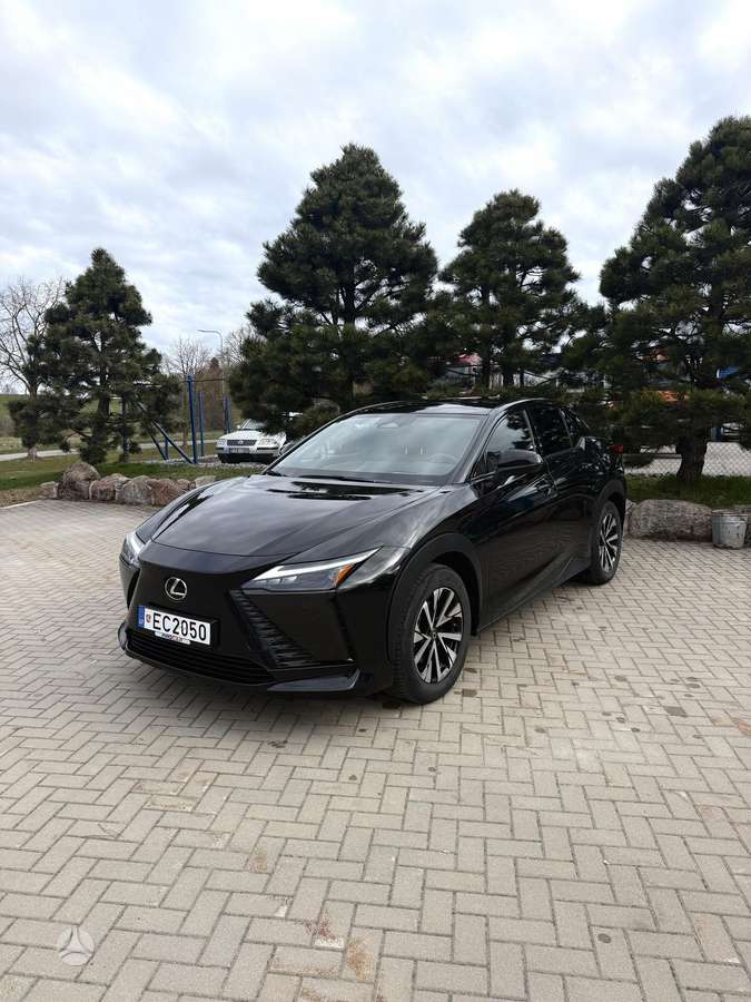 Lexus RZ 450e, off-road / crossover