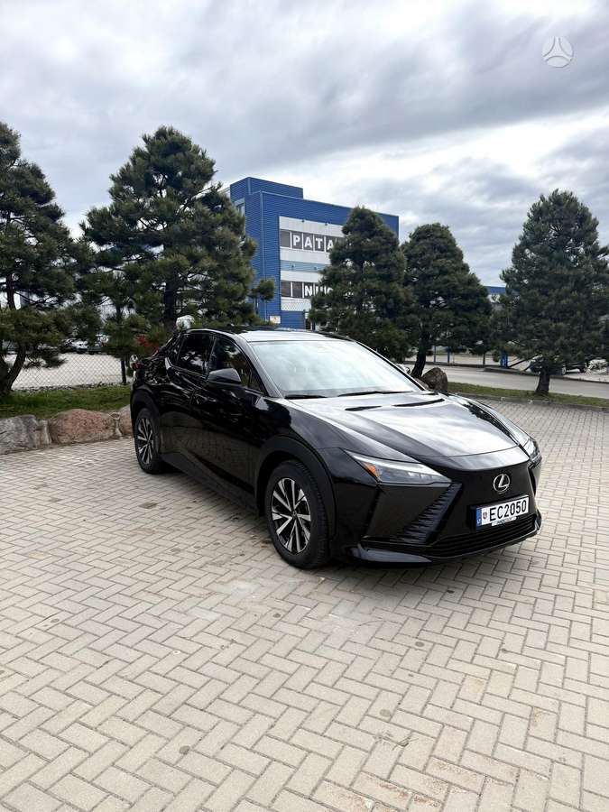 Lexus RZ 450e, off-road / crossover