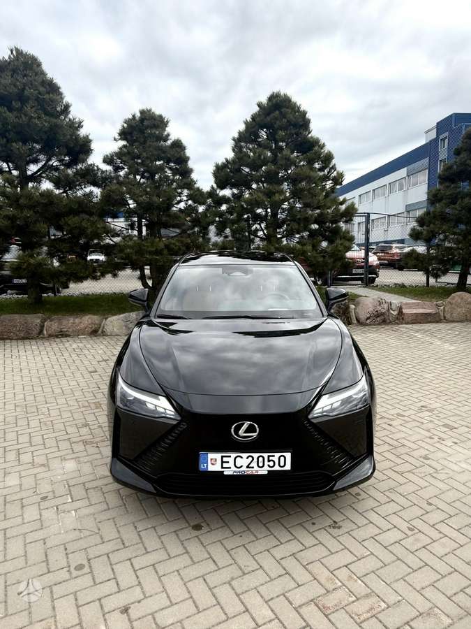 Lexus RZ 450e, off-road / crossover