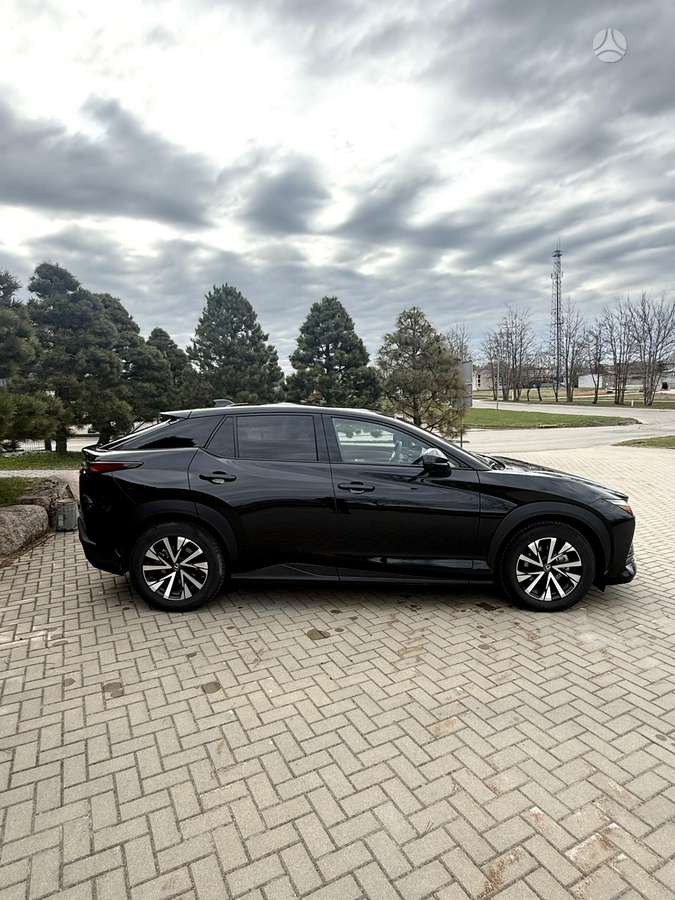 Lexus RZ 450e, off-road / crossover