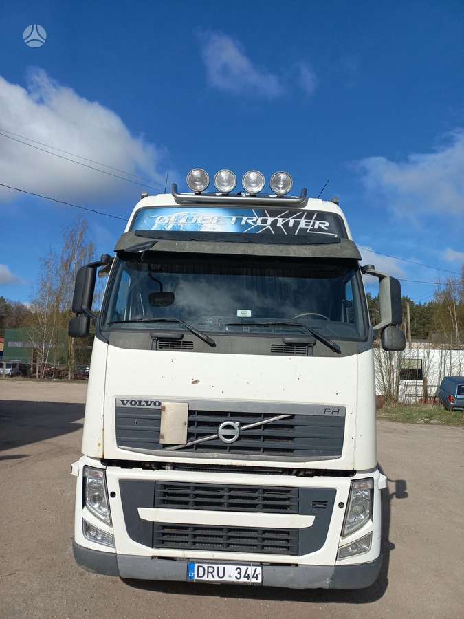 Volvo FH, double sleeper