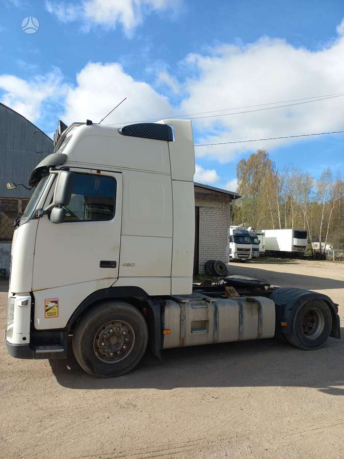 Volvo FH, double sleeper