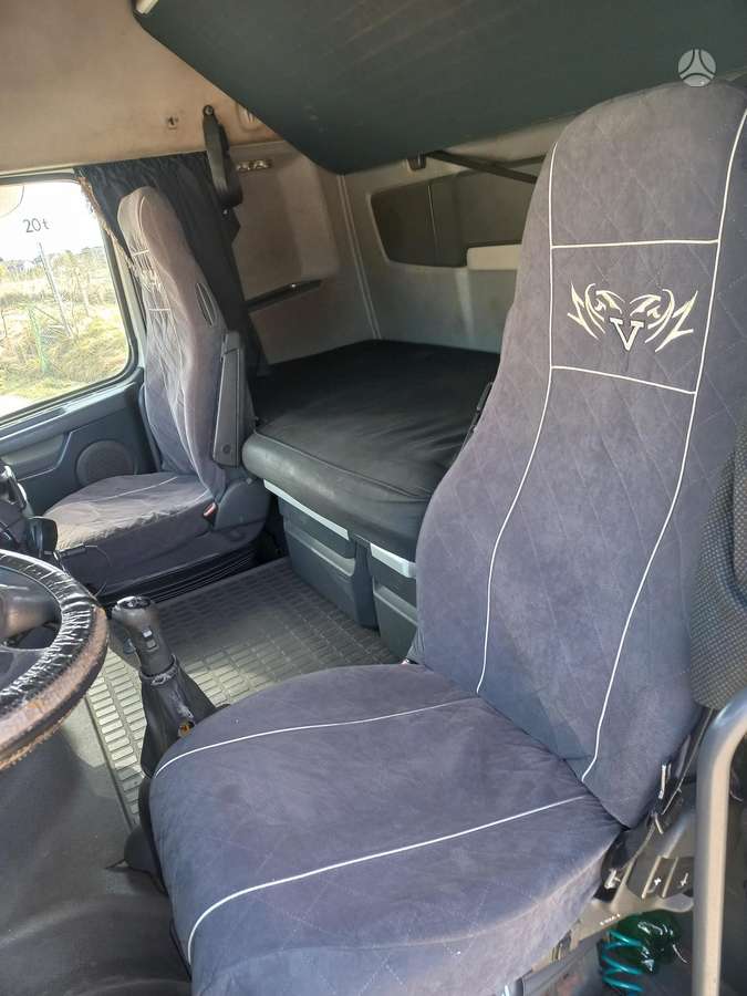 Volvo FH, double sleeper