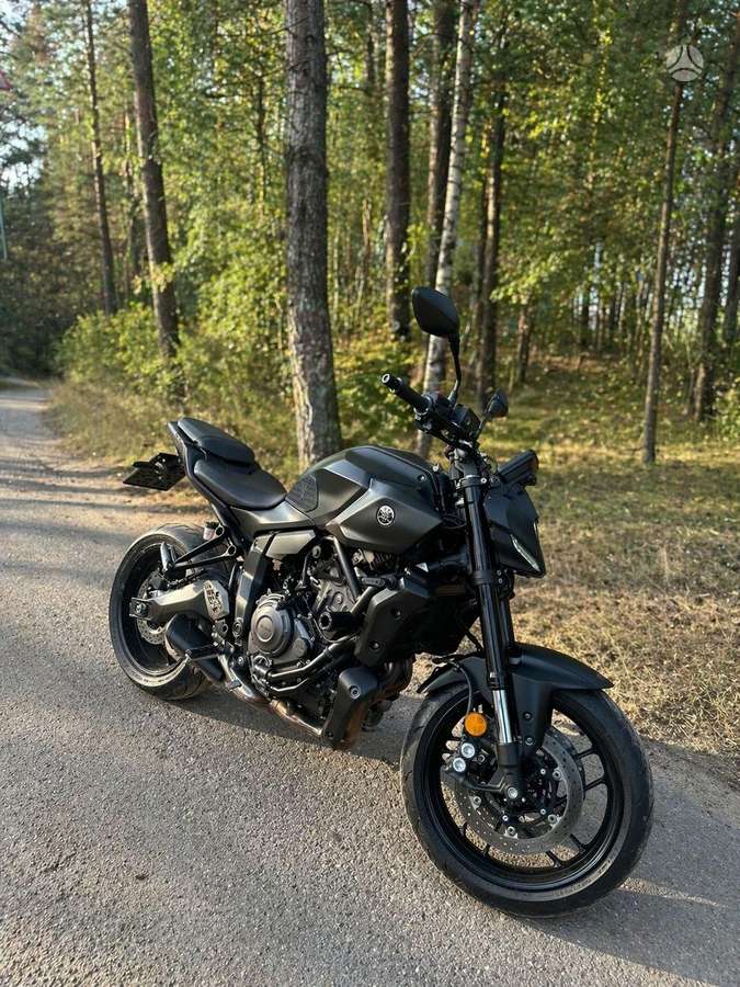Yamaha MT 07, street / classic