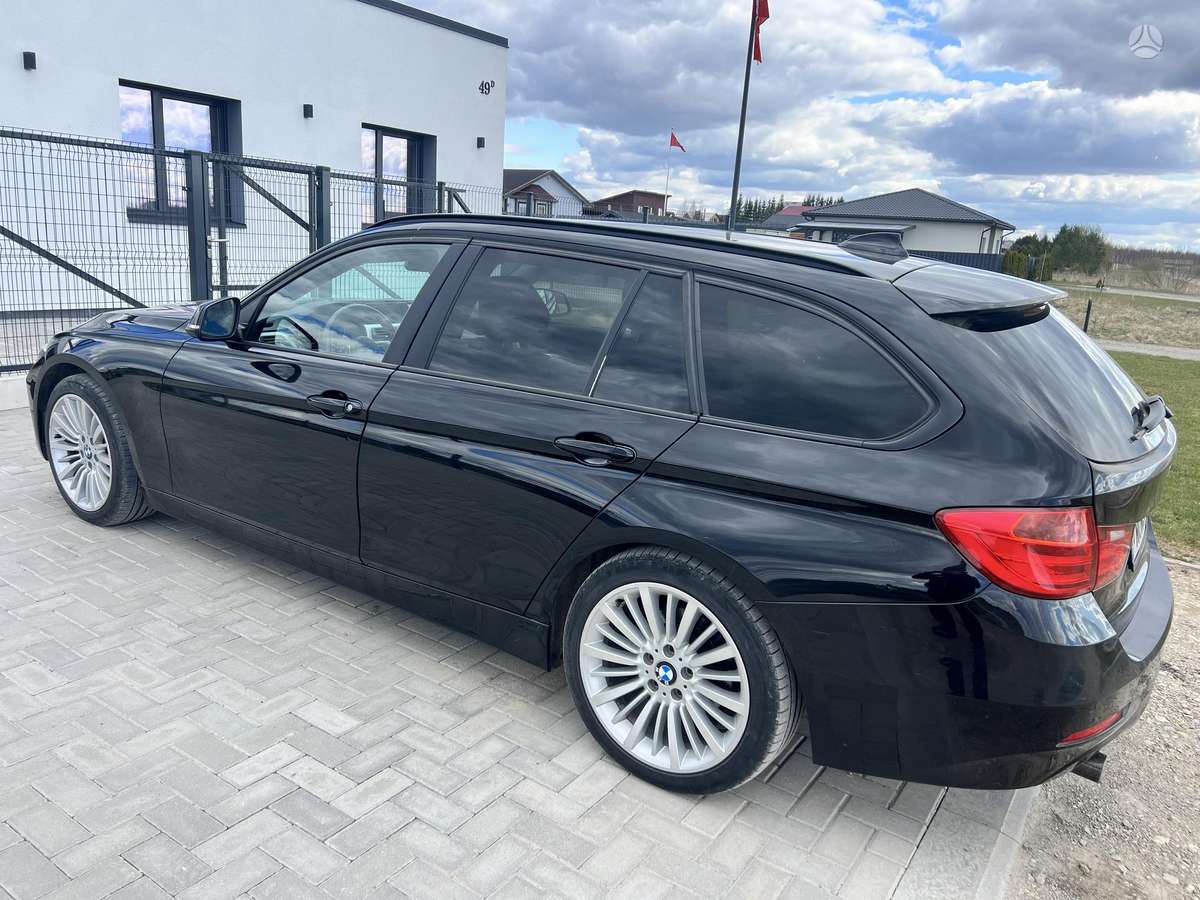 BMW 320, universalas