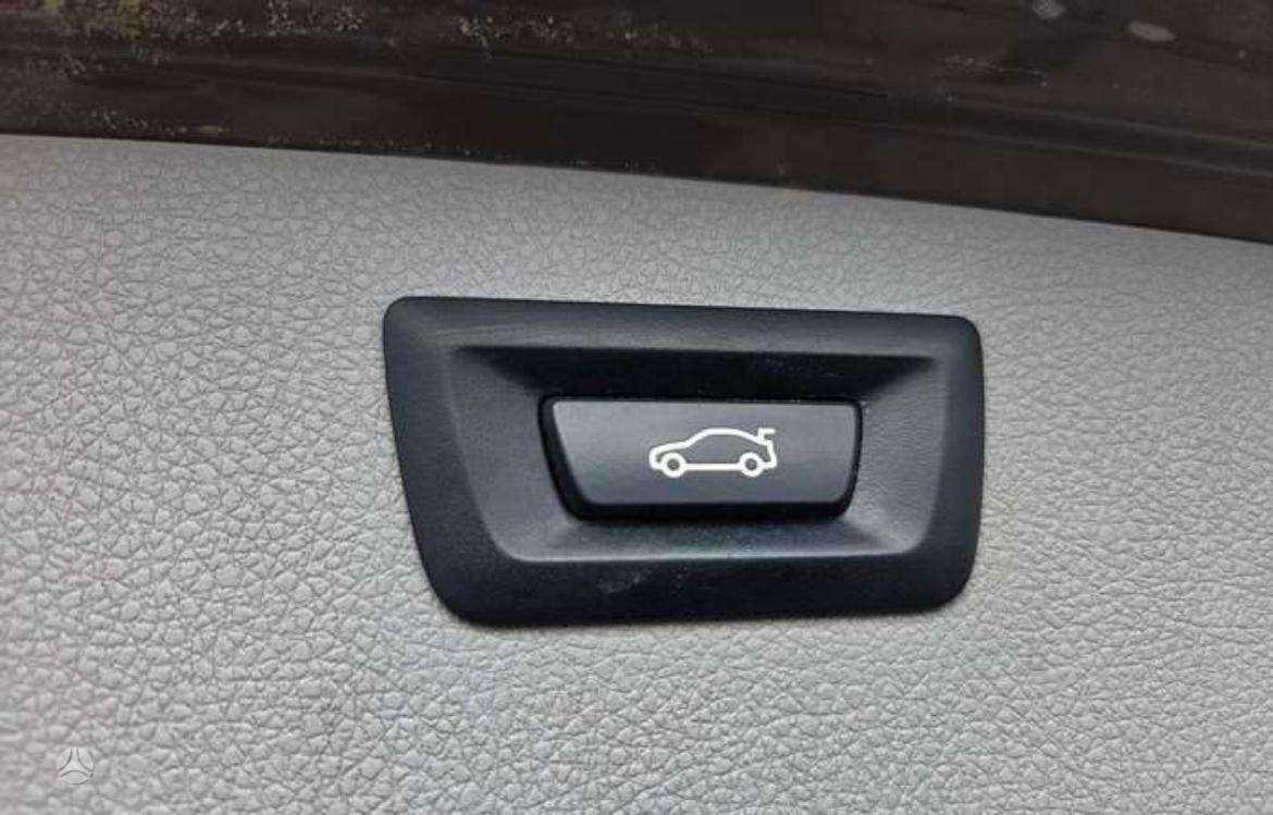 BMW 320, universalas