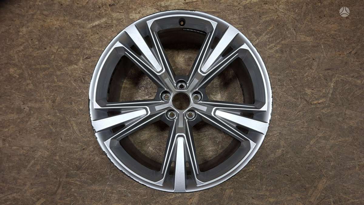 Audi Q8, 4M0601025H, Cen30247