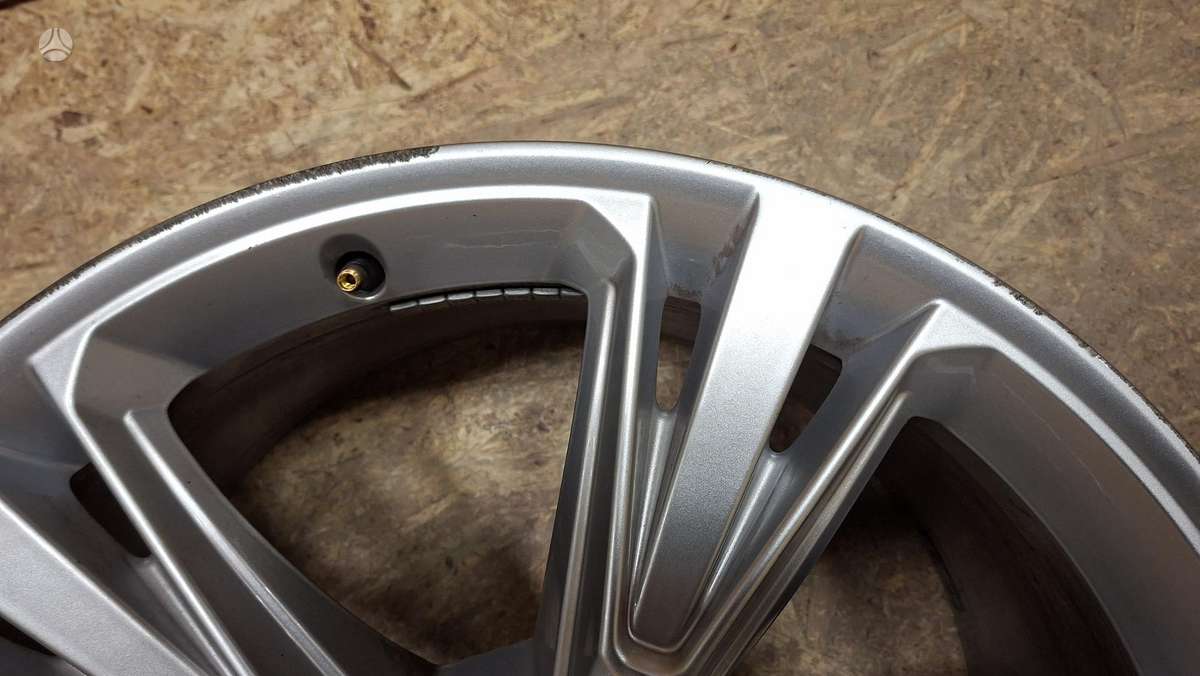 Audi Q8, 4M0601025H, Cen30247