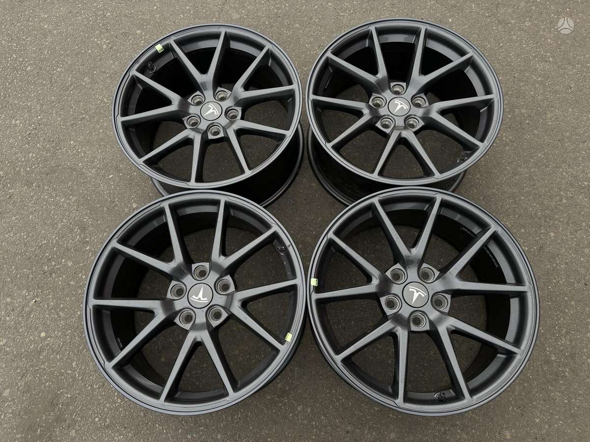 TESLA MODEL 3, light alloy, R18