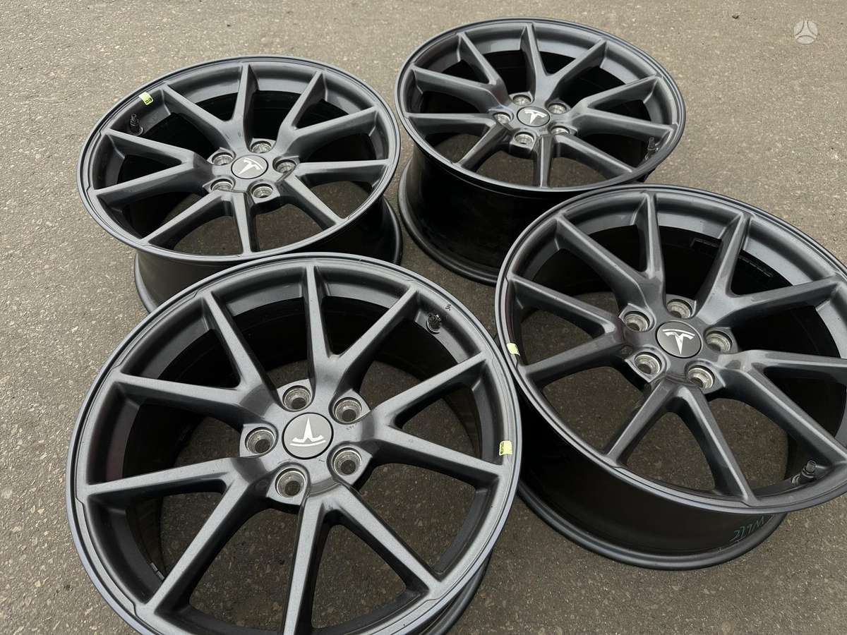 TESLA MODEL 3, light alloy, R18
