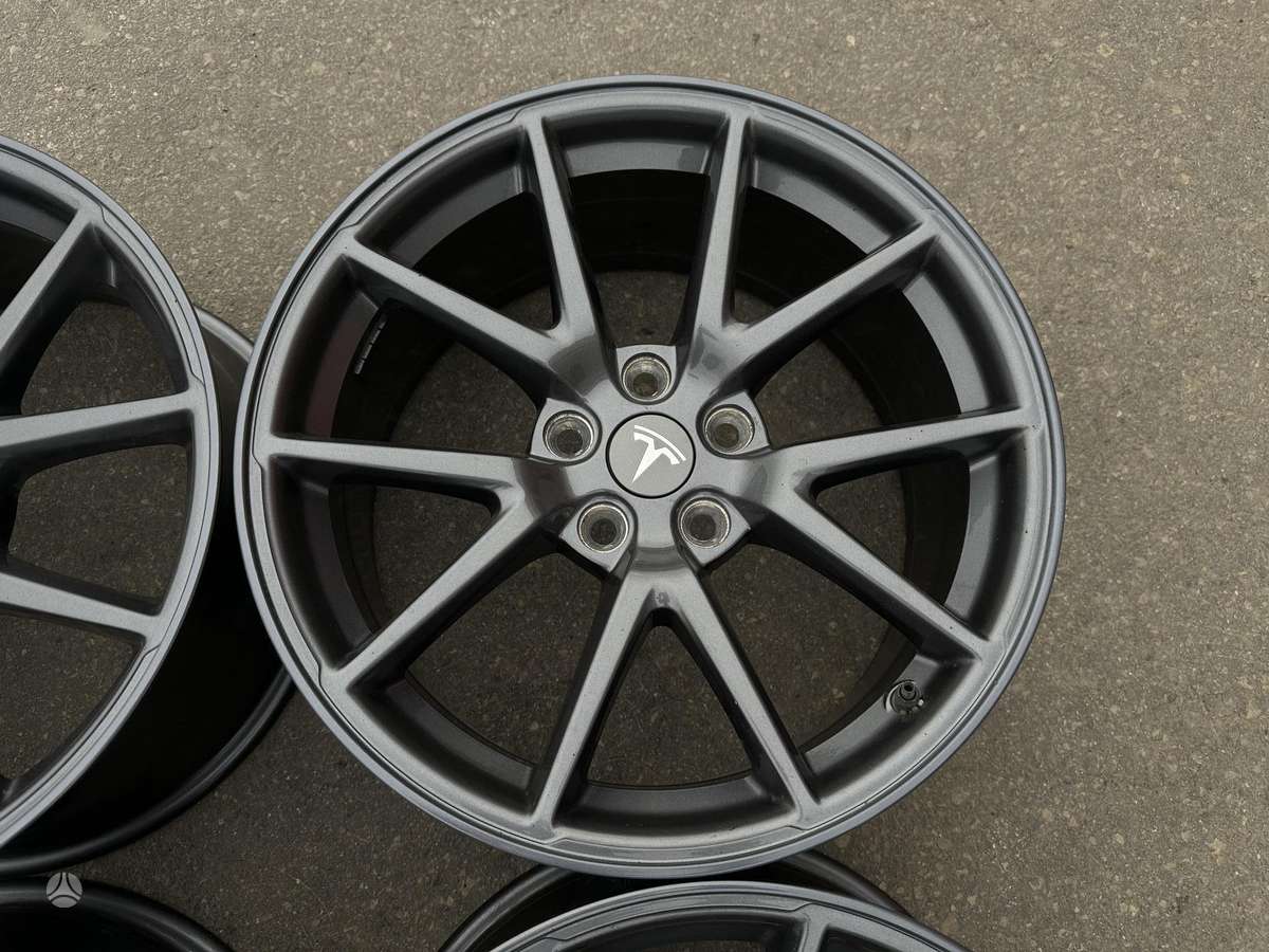 TESLA MODEL 3, lengvojo lydinio, R18